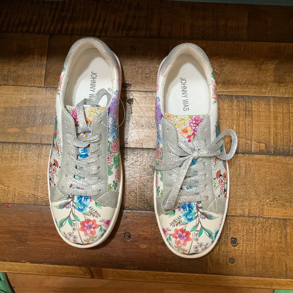Johnny was sneakers